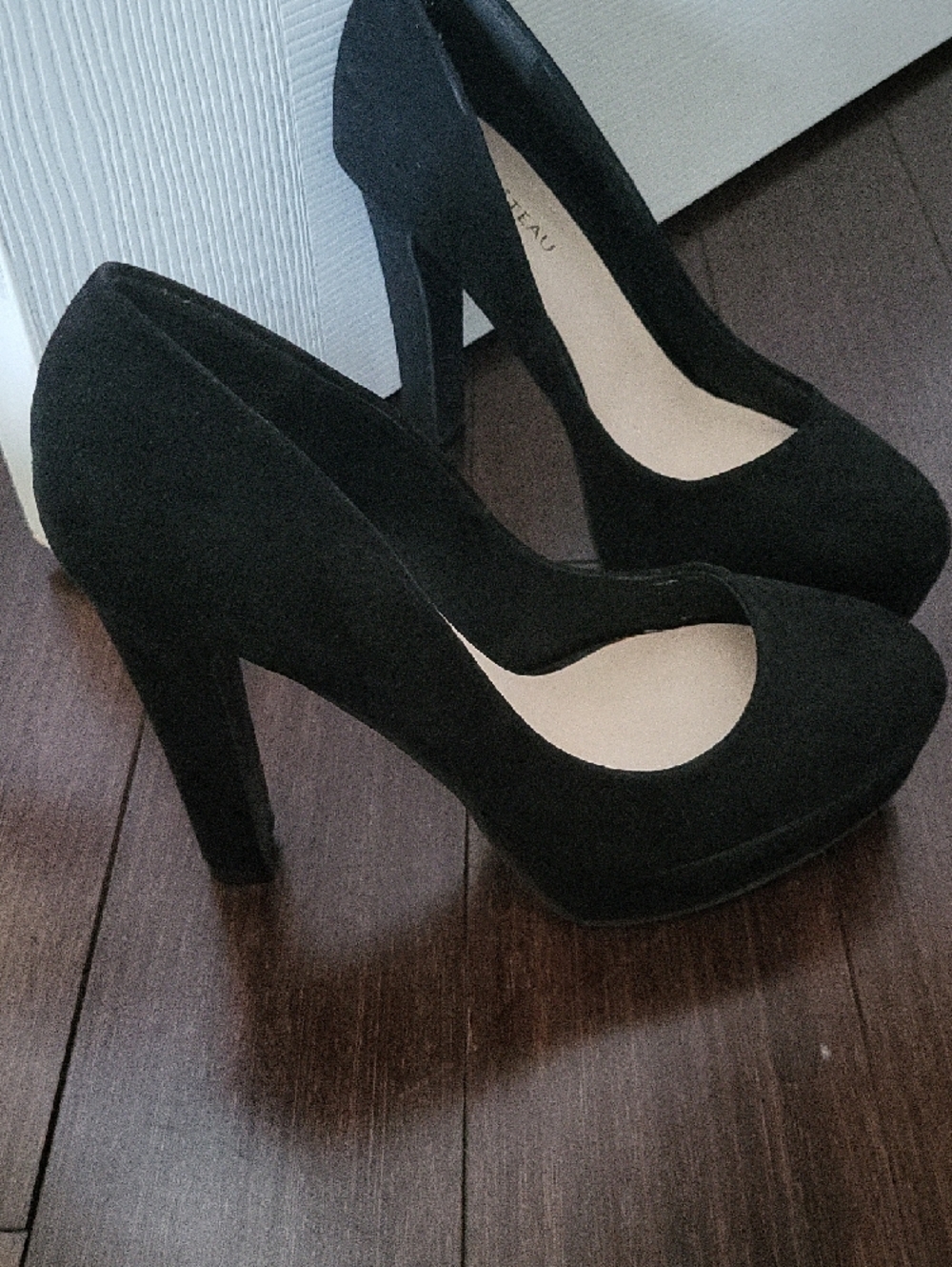 le chateau Black Suede Round-Toe High Heels - Picture 3 of 3